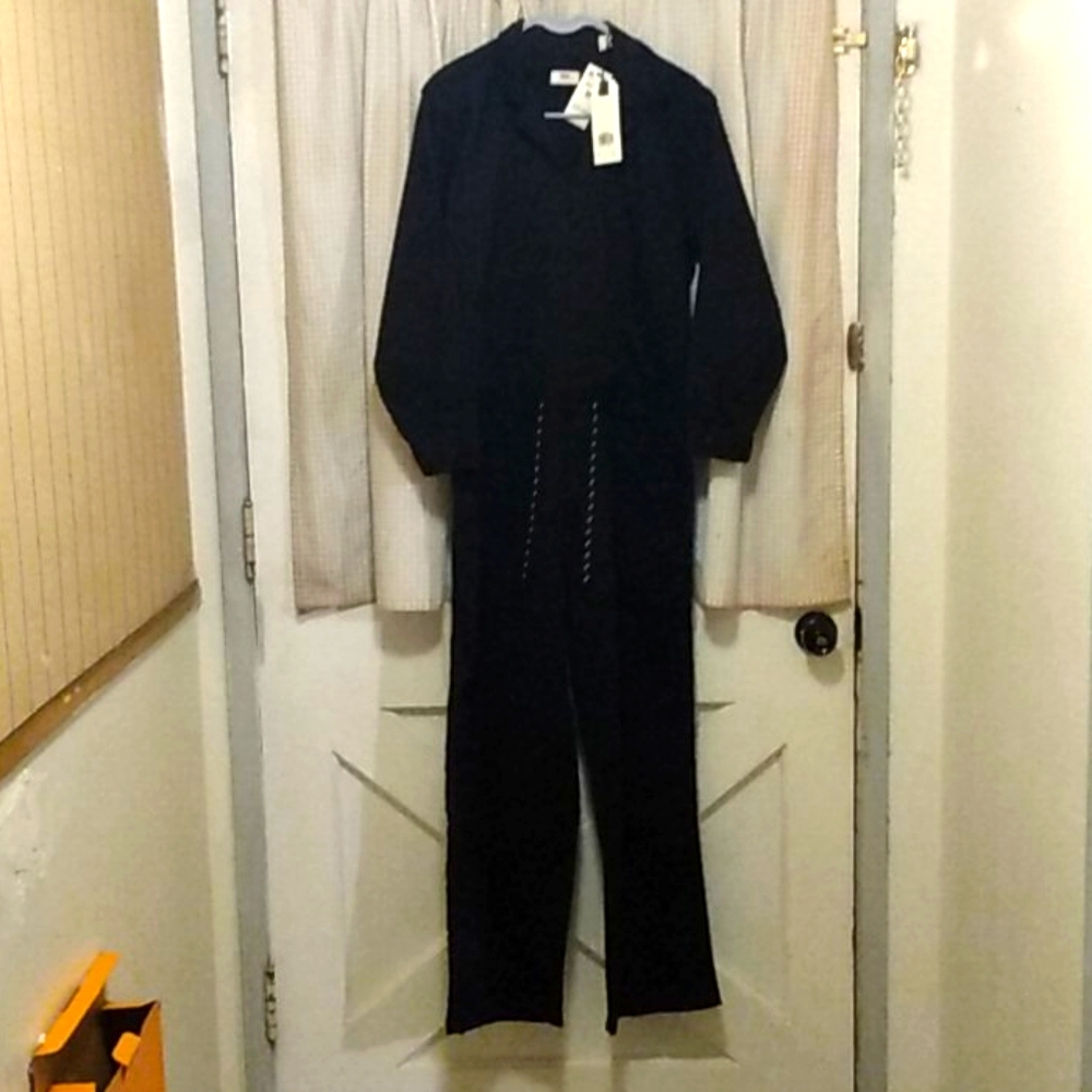 LEVIS WOMENS JUMPSUIT 128$(Black)